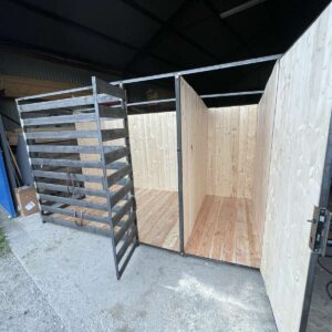 Drevený obklad na volieru pre psa